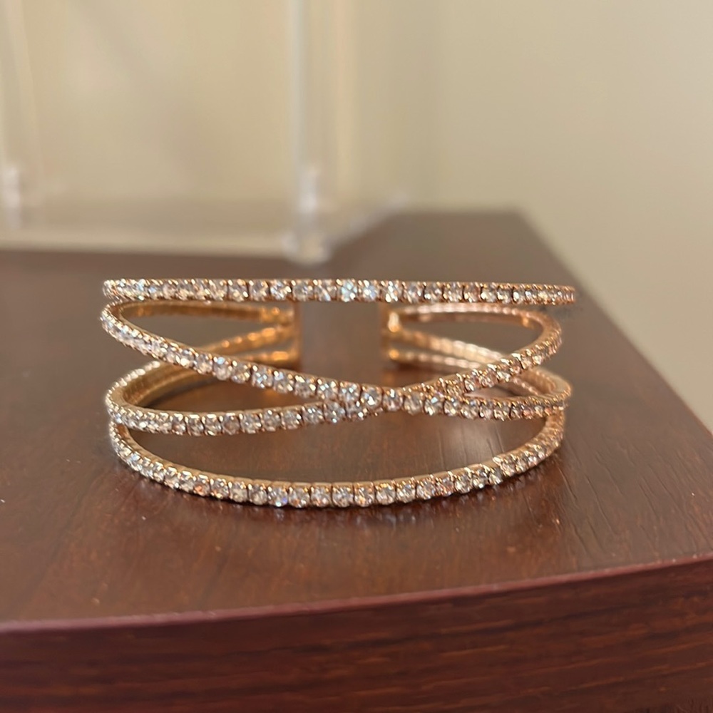 Flexible bangle bracelet